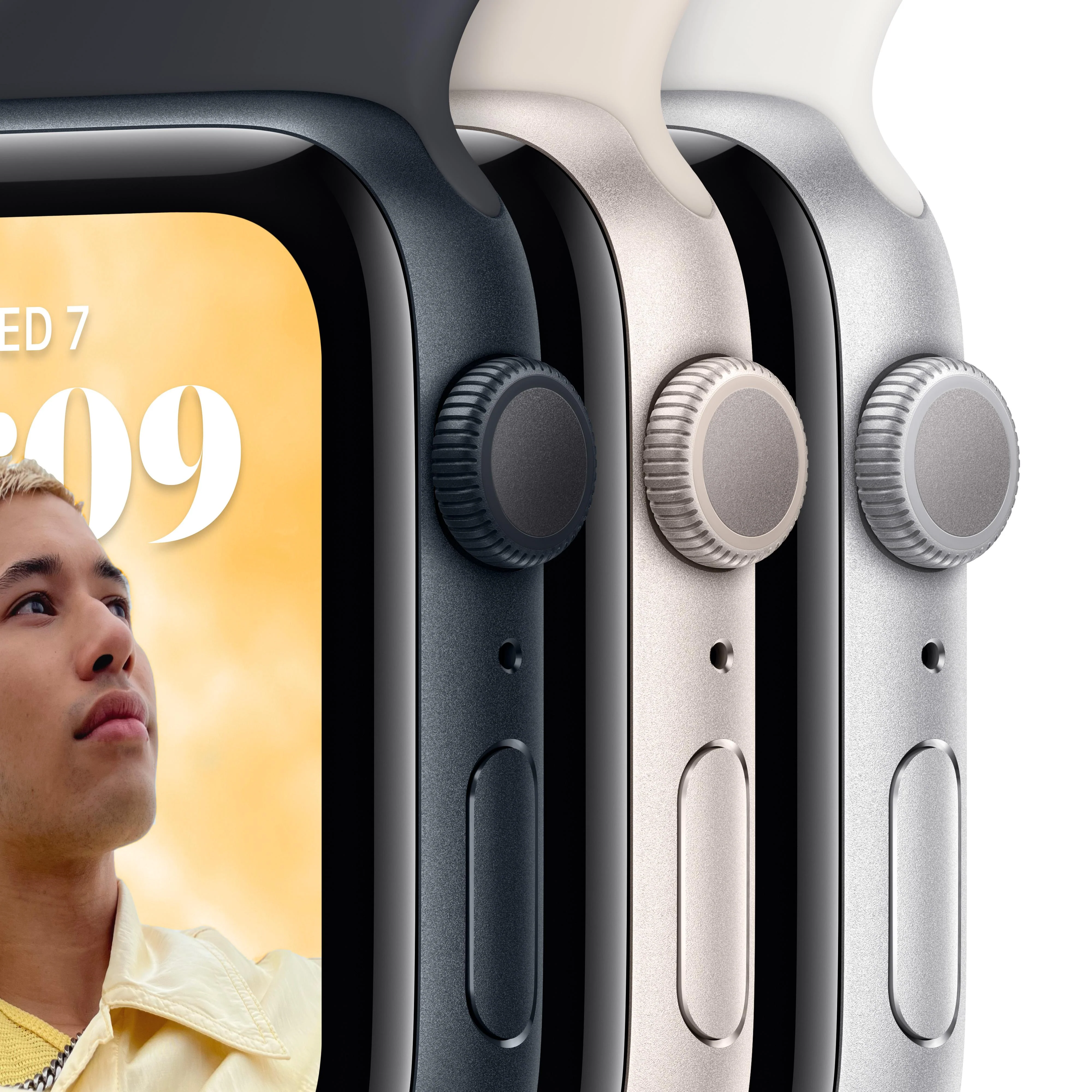 Apple Watch SE GPS 40mm Midnight Aluminium Case with Midnight Sport Band - Regular - Image 3