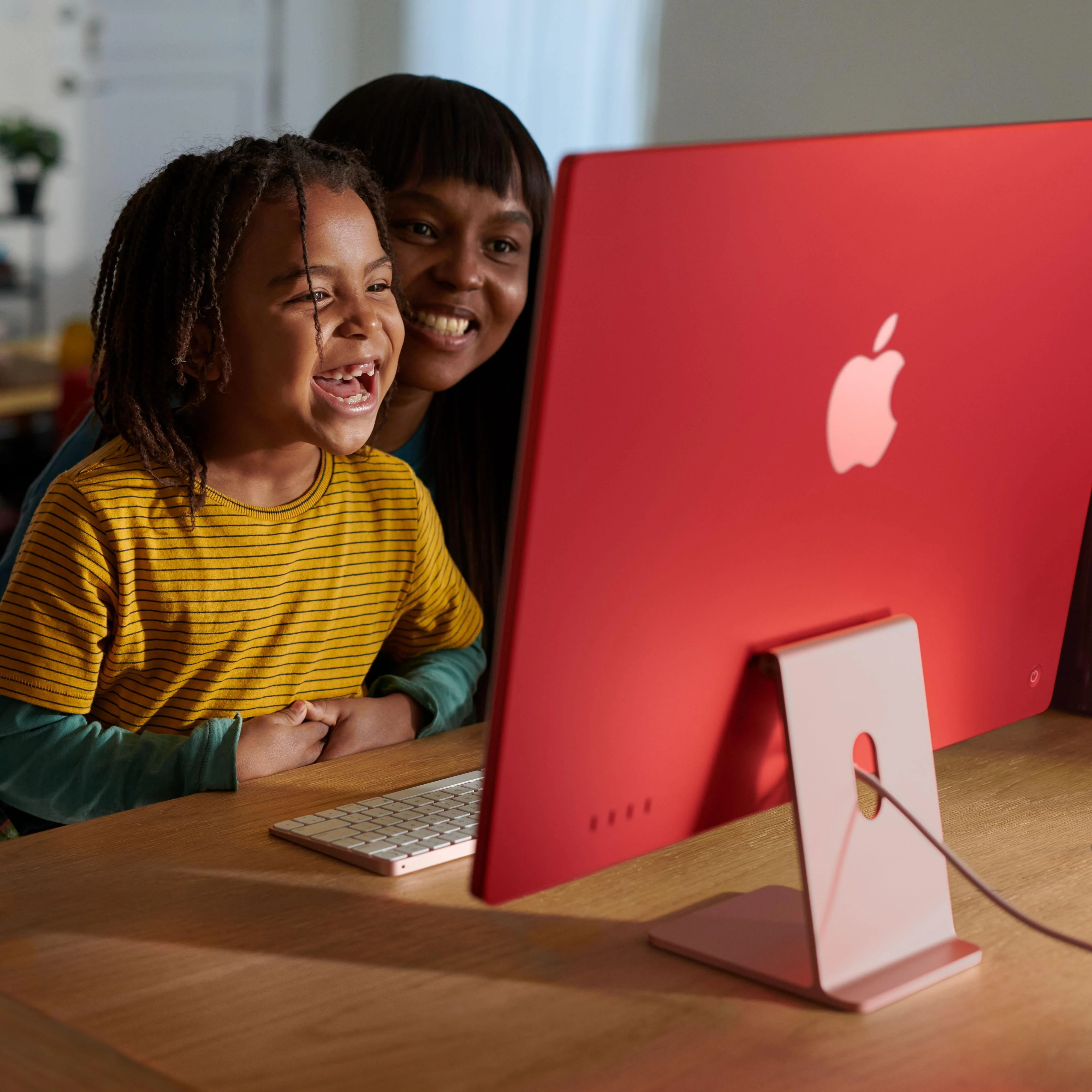 24-inch iMac with Retina 4.5K display: Apple M3 chip with 8‑core CPU and 10‑core GPU, 256GB SSD - Blue - Image 6