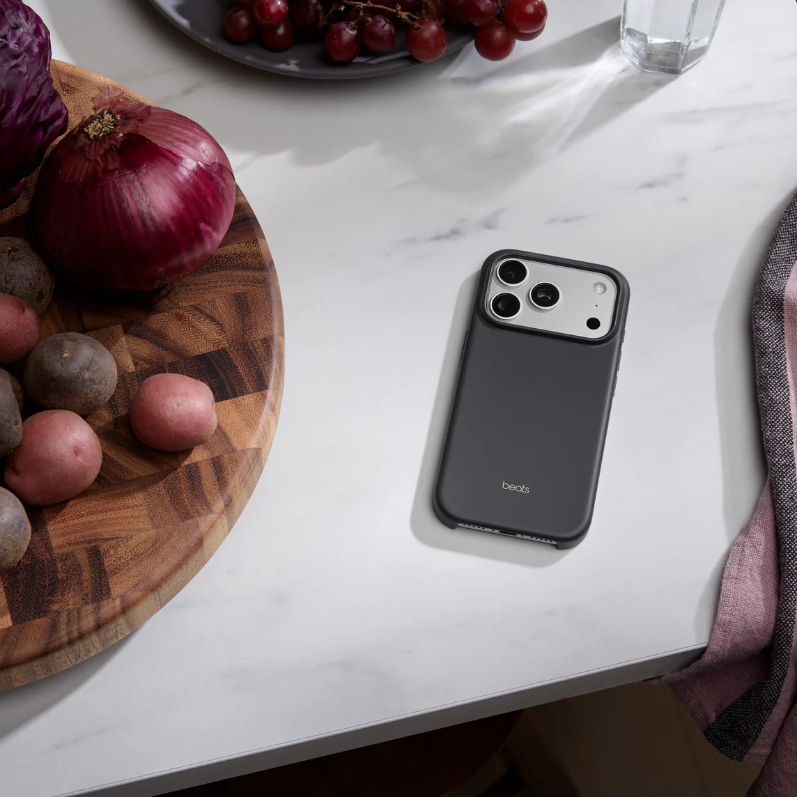Beats iPhone 17 Pro Case with MagSafe and Camera Control — Granite Gray - Image 2